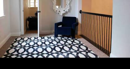Luxurious and Spacious 5-bedroom house in fantastic Grand Prairie. King beds!