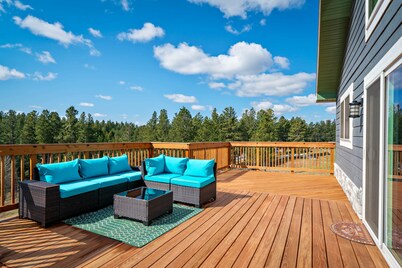 Lewistown Pine View Retreat's Newly-Built Modern Farmhouse