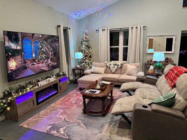 Téléviseur connecté, foyer, livres, chaîne audio