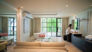 A modern bathroom with a bathtub, a vanity, and a large window. - The Train Street Residence Ly Nam De (Hanoi)