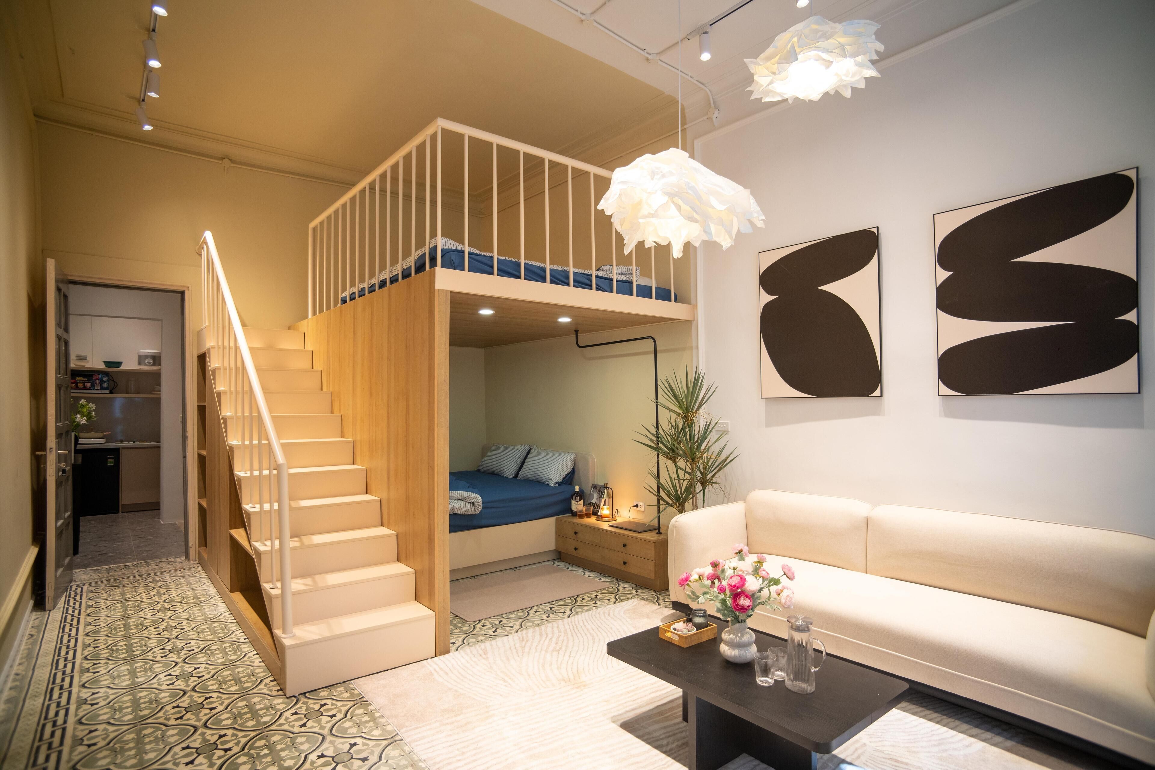 Schreibtisch, Verdunkelungsvorhänge, schallisolierte Zimmer