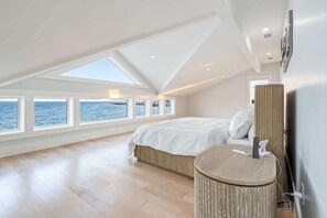 5 bedrooms, iron/ironing board, WiFi, bed sheets