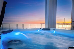 Indoor spa tub