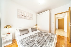 Iron/ironing board, free WiFi, bed sheets - C apt w Terrace & sea View, 4 min Walk to Beach (Podstrana)