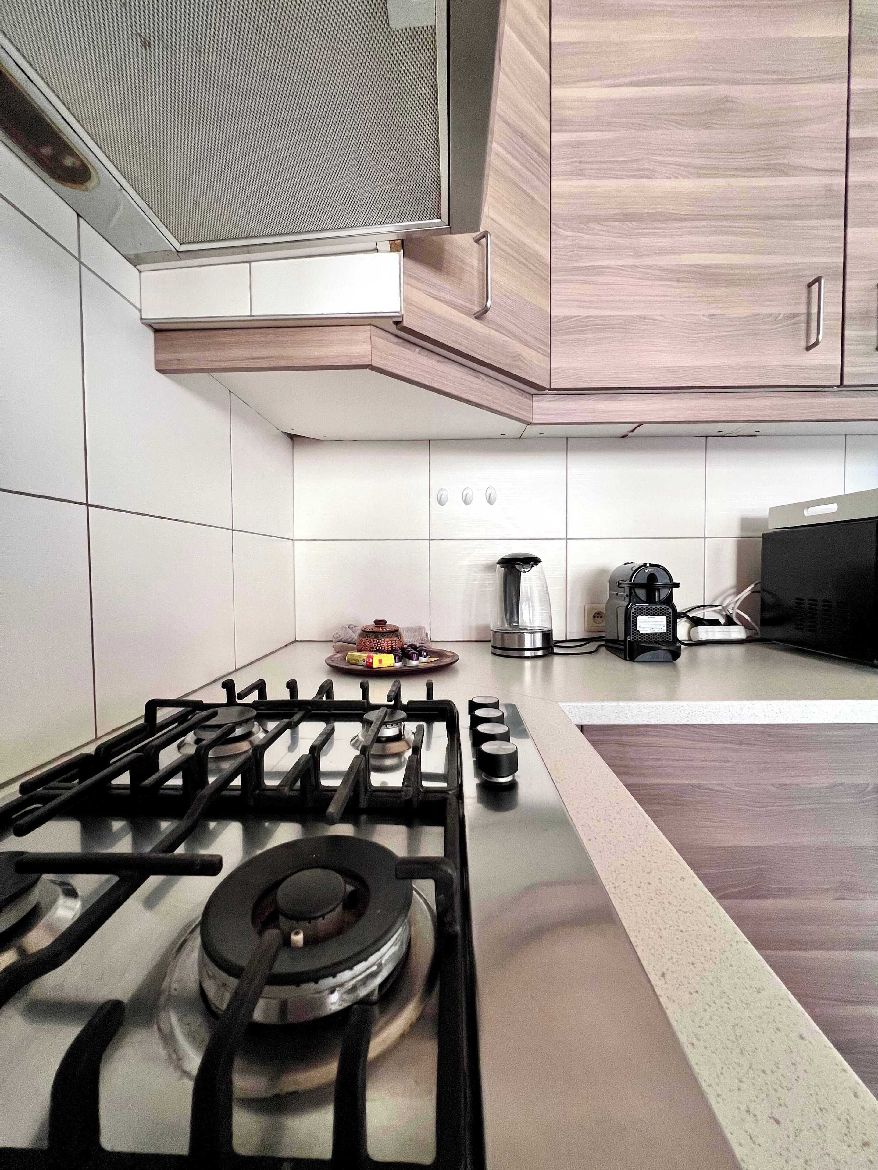 Micro-ondes, plaque de cuisson, cafetière/bouilloire, grille-pain