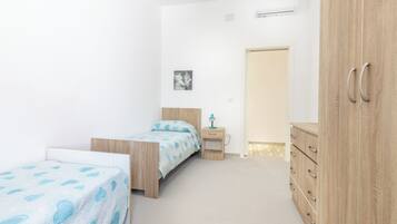 3 bedrooms, bed sheets, wheelchair access