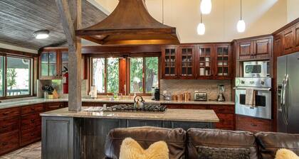 Creekside Family Cabin