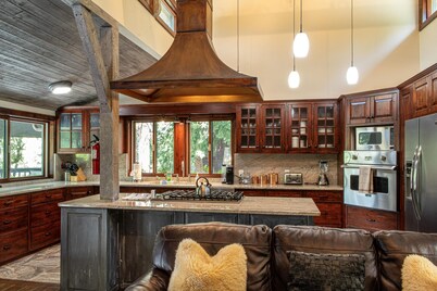Creekside Family Cabin