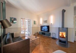 Télévision, cheminée