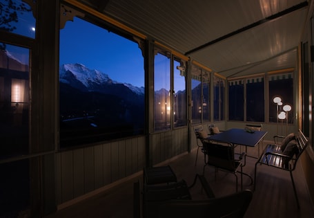 Dining. Chalet Hunnenfluh Garden Apartment