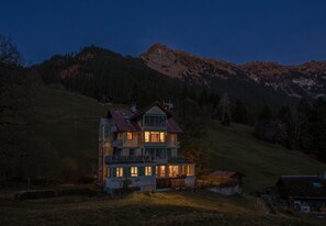 Exterior - Chalet Hunnenfluh Garden Apartment (Wengen)