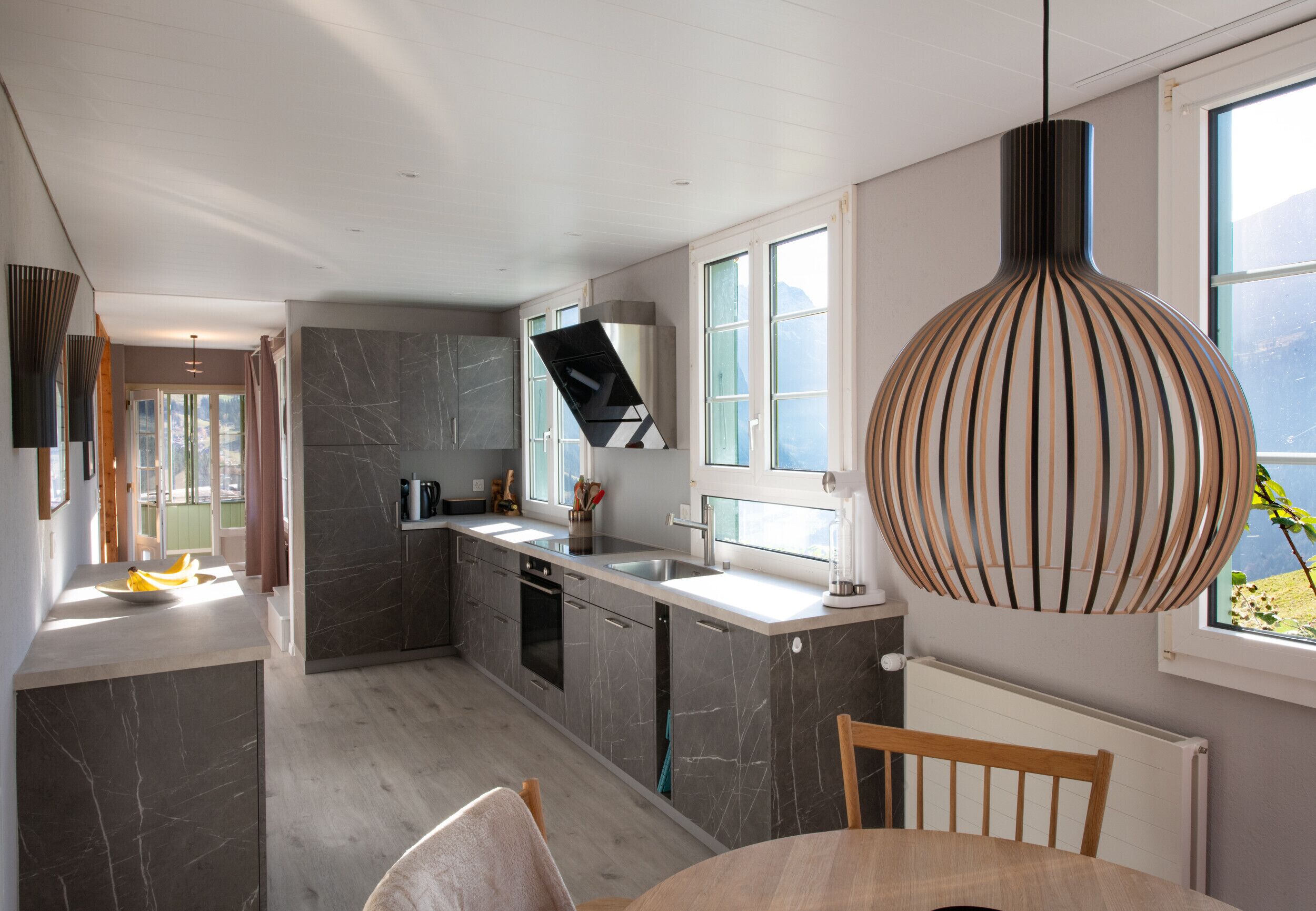 Fridge, oven, dishwasher, coffee/tea maker