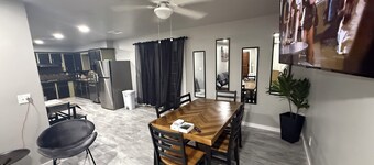 Home Suite Home Near the Airport, Downtown