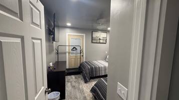 2 bedrooms, desk, iron/ironing board, free WiFi