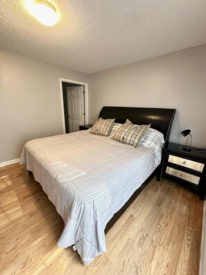 2 slaapkamers, een strijkplank/strijkijzer, wifi, beddengoed