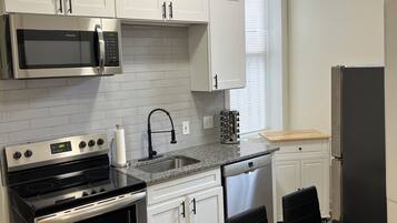 Micro-ondes, four, plaque de cuisson, lave-vaisselle