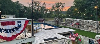 Country setting. Pool house just 10 minutes from ND campus and SBN airport.