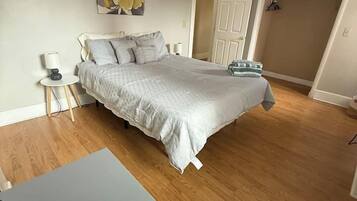 1 bedroom, desk, free WiFi, bed sheets