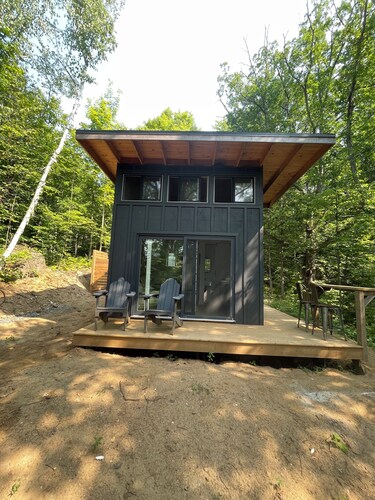 Lost Loft - NEW Waterfront Tiny Cottage.  Sleeps 2, off-grid, quiet lake!
