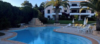 Apartment with 2 rooms, large balcony and one terrace in private condo