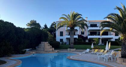 2-Zimmer-Wohnung
mit Schwimmbad in der Nähe von Golfplatz Yachthafen und Strand