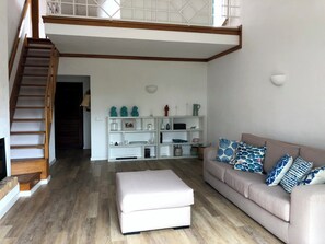 TV, fireplace, computer monitors - Apartment with 2 rooms, large balcony and one terrace in private condo (Quarteira)