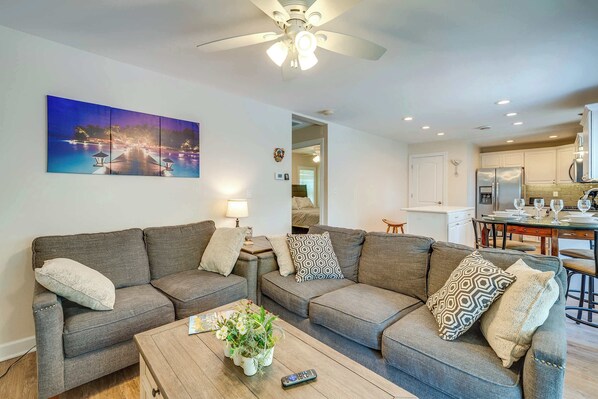 House, Multiple Beds, Patio, Garden View (Lakeview Lodge) | Living area