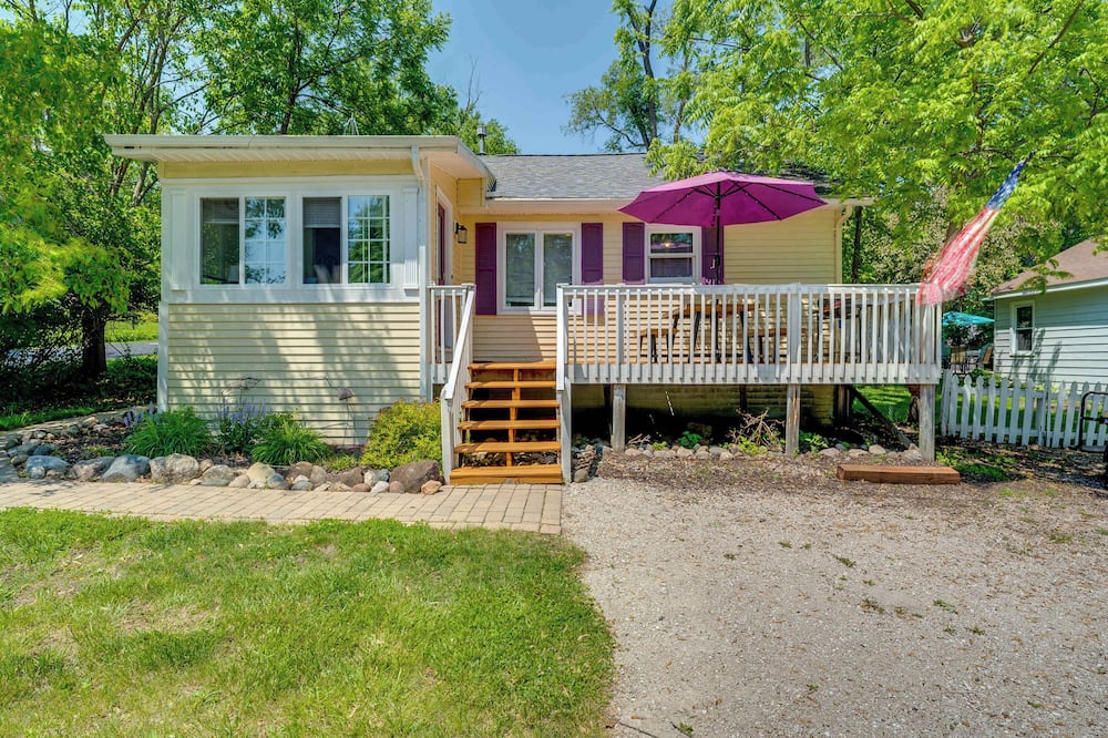 Lakeview Lodge - Stay for 6 - Delavan, WI