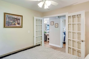 House, Multiple Beds, Patio, Garden View (Lakeview Lodge) | Individually decorated, individually furnished, bed sheets