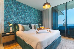 2 chambres, fer et planche à repasser, lit de bébé portatif
