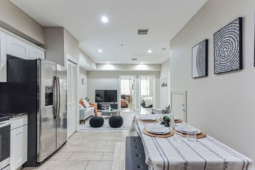 Modern large 2-bedroom apartment in Central Philadelphia!!!