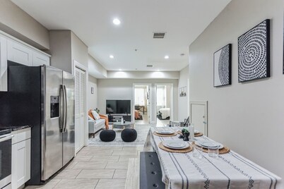 Modern large 2-bedroom apartment in Central Philadelphia!!!