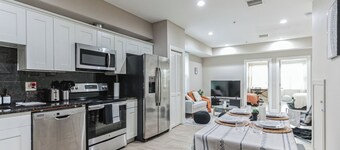 Modern large 2-bedroom apartment in Central Philadelphia!!!