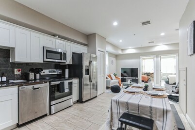 Modern large 2-bedroom apartment in Central Philadelphia!!!