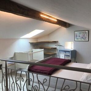 1 Schlafzimmer, Bügeleisen/Bügelbrett, Reisekinderbett