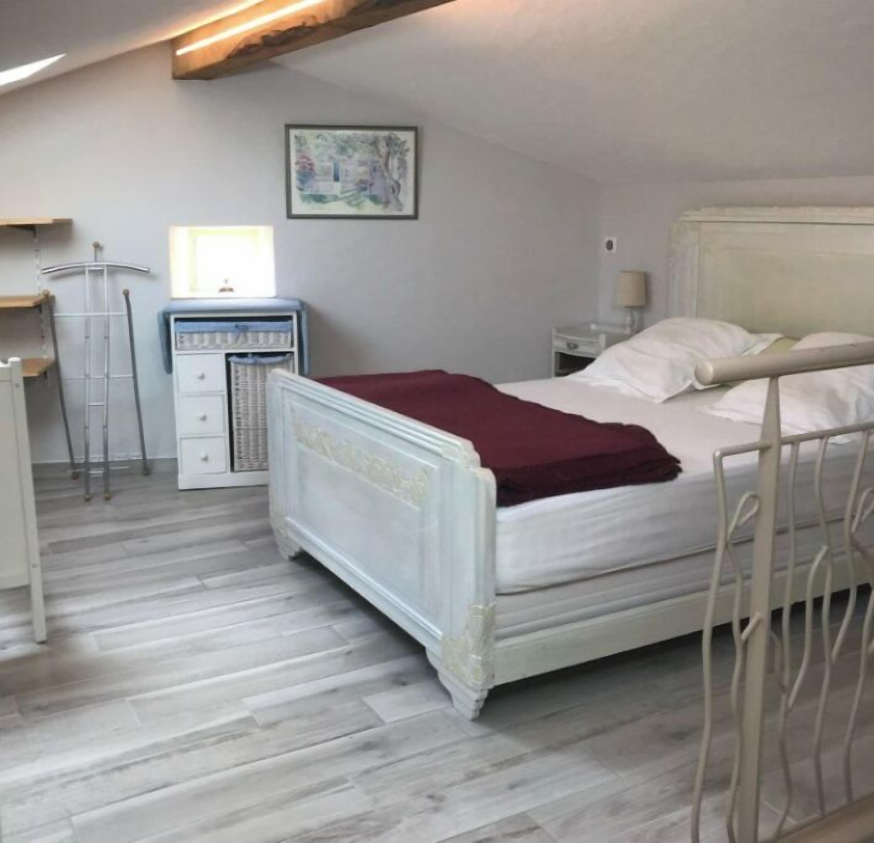 1 室のベッドルーム、アイロン / アイロン台、旅行用ベビーベッド