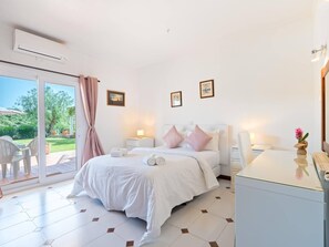 4 bedrooms, in-room safe, iron/ironing board, travel crib - Villa Casa Davone privite pool (Albufeira)
