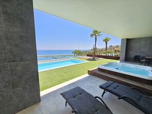 Pool - Finisterra Deluxe Sea Front in Albufeira (Albufeira)
