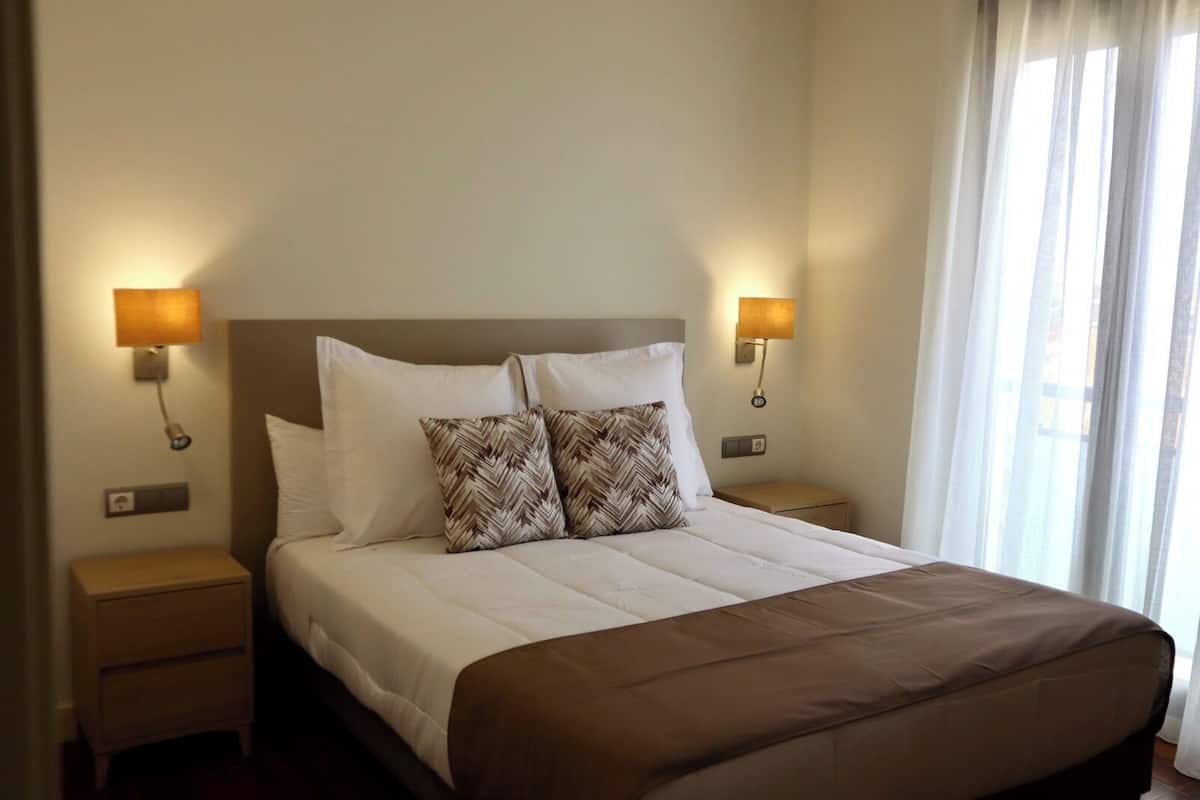 Fer et planche à repasser, accès au Wi-Fi (inclus)