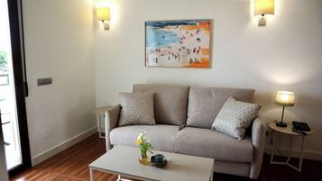 Apartment, 2 Schlafzimmer, Balkon | Wohnbereich