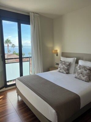 Comfort Apartment, 1 Bedroom, Sea View | Soundproofing, iron/ironing board, free WiFi - ApartaHotel Punta Calera (Los Alcázares)