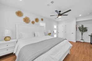 4 bedrooms, iron/ironing board, WiFi, bed sheets