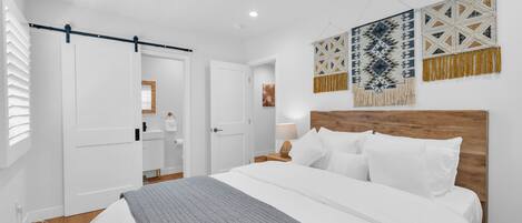 4 bedrooms, iron/ironing board, WiFi, bed sheets