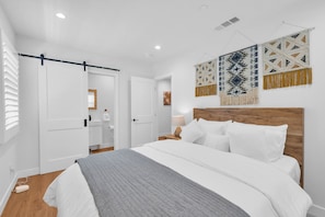 4 habitaciones, tabla de planchar con plancha, wifi y ropa de cama