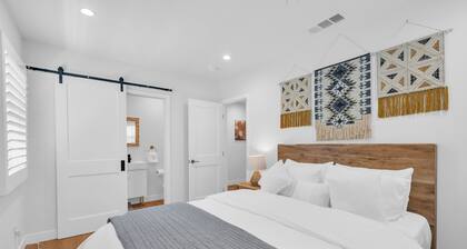 Glendora Route 66 Home Newly Renovated Spacious 4-bedroom with 6 bathrooms