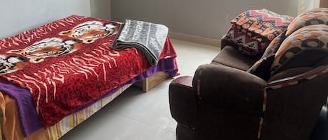 7 bedrooms, iron/ironing board, WiFi, bed sheets