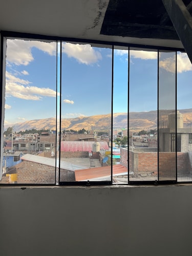 Travel&#x27;s _house in Cupaca has a shared living room and kitchen. For all V