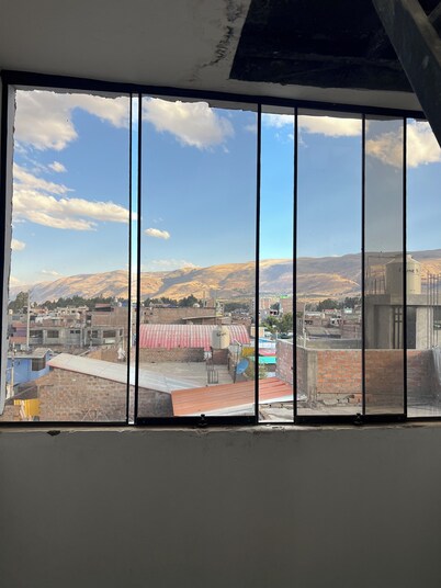 Travel's _house in Cupaca has a shared living room and kitchen. For all V