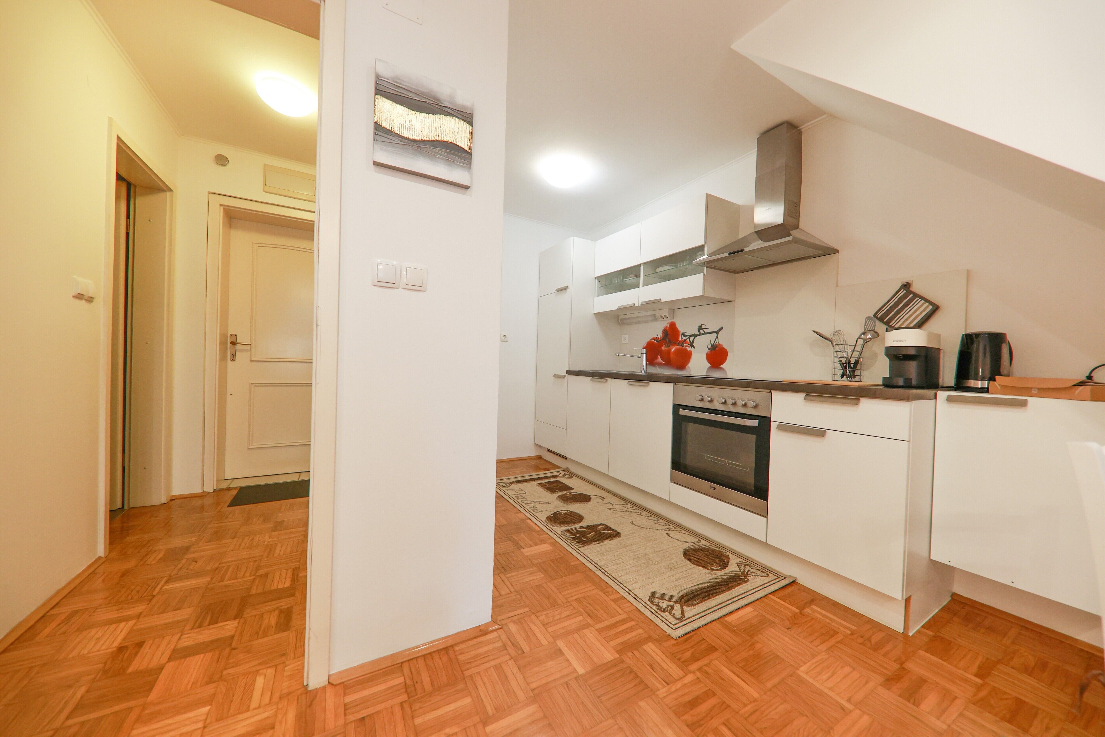 Fridge, oven, stovetop, dishwasher