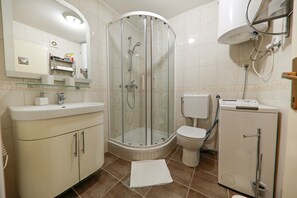 Dusche, Haartrockner, Handtücher